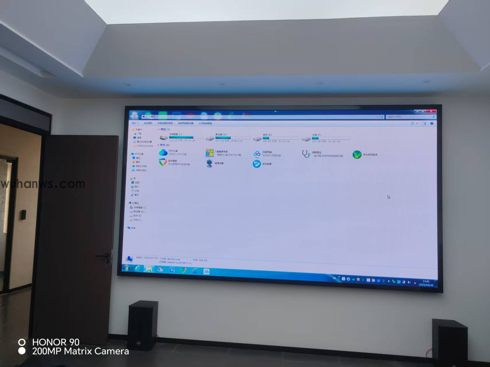 武汉某广告标识公司公司交付一块LED显示屏